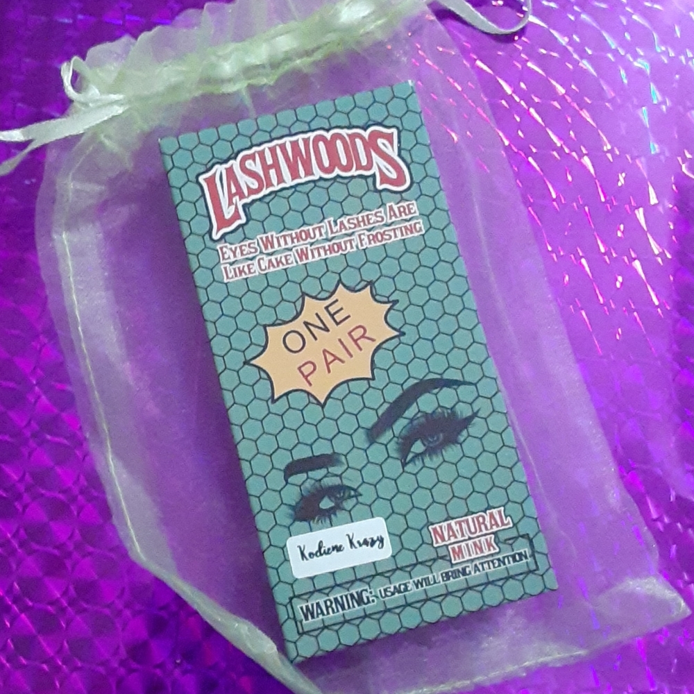 Beauty Bee's lashes